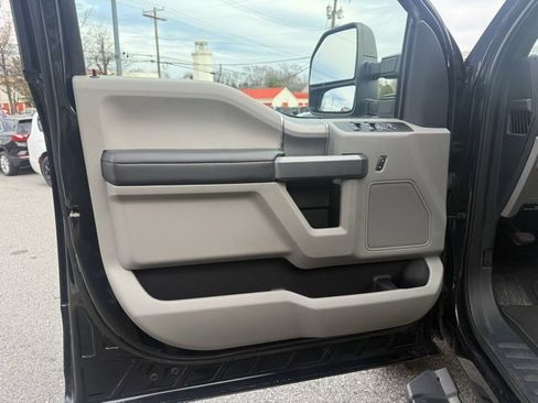 Used 2022 Ford F350 XLT w/ Black Appearance Package image 33