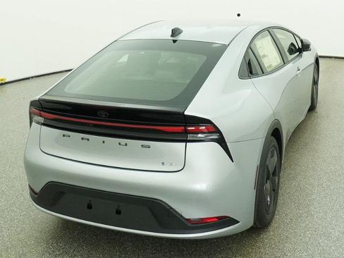 New 2026 Toyota Prius LE FWD image 11