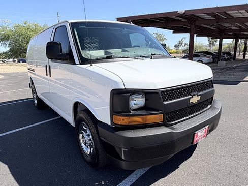 Used 2017 Chevrolet Express 2500 image 33