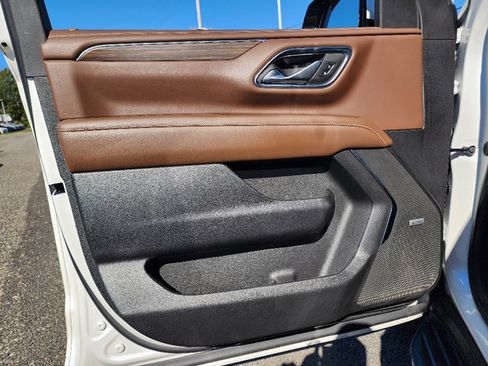 Certified 2024 Chevrolet Tahoe High Country w/ Advanced Technology Package image 32