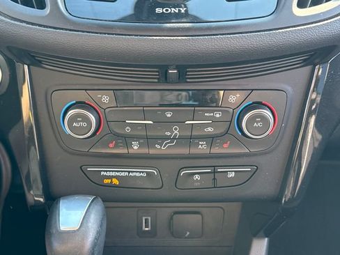 Used 2017 Ford Escape Titanium FWD image 31