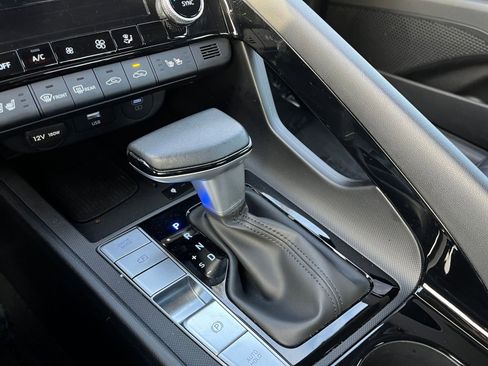 Used 2025 Hyundai Elantra Limited image 41