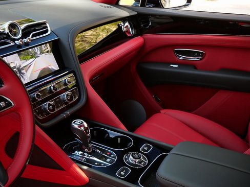 Used 2024 Bentley Bentayga Extended Wheelbase image 12