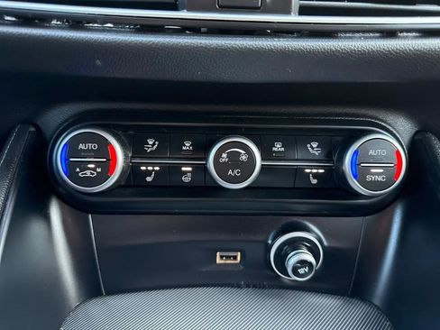 Used 2022 Alfa Romeo Stelvio Veloce image 49