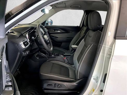 Used 2023 Chevrolet TrailBlazer LT FWD image 27