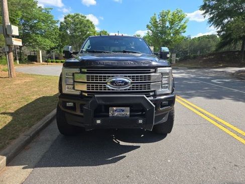 Used 2019 Ford F250 Platinum w/ Platinum Ultimate Package AWD/4WD image 2