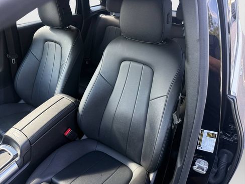 Used 2025 Mercedes-Benz GLA 250 4MATIC image 23
