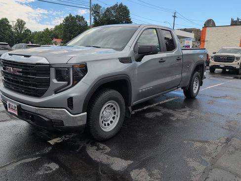 Used 2023 GMC Sierra 1500 Pro w/ Convenience Package AWD/4WD image 2