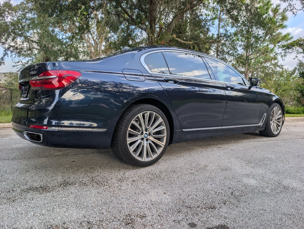 Used 2016 BMW 750i xDrive AWD/4WD image 7
