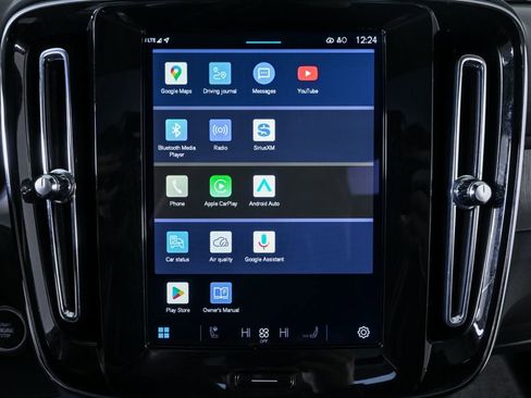 Certified 2025 Volvo XC40 B5 Plus image 15