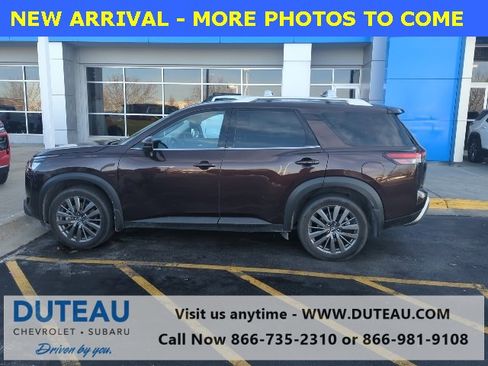 Used 2022 Nissan Pathfinder SL w/ SL Premium Package image 1