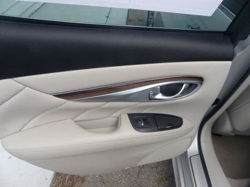 Used 2011 INFINITI M37 w/ Deluxe Touring Pkg RWD image 12