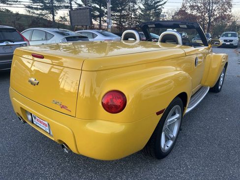 Used 2004 Chevrolet SSR w/ Preferred Equipment Group RWD image 6