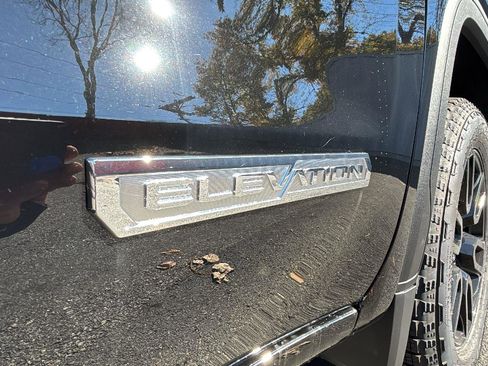 New 2026 GMC Sierra 1500 Elevation image 9