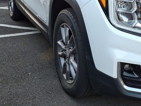 Used 2022 GMC Terrain SLT w/ Infotainment Package II AWD/4WD image 6
