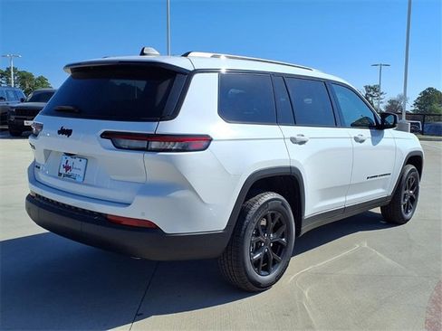 New 2025 Jeep Grand Cherokee L Altitude image 4