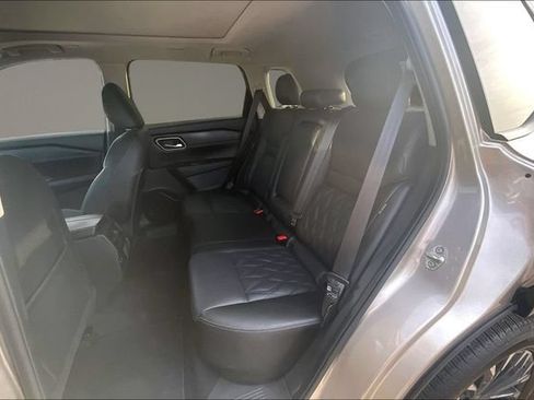 Certified 2025 Nissan Rogue Platinum AWD/4WD image 24