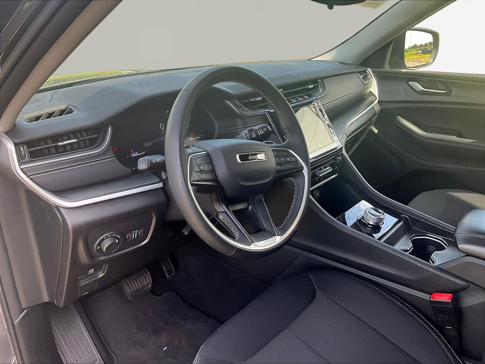 Used 2024 Jeep Grand Cherokee L Laredo AWD/4WD image 17