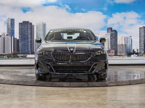 New 2026 BMW 550e xDrive w/ Premium Package image 3