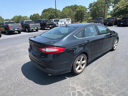 Used 2016 Ford Fusion SE w/ Equipment Group 201A FWD image 9