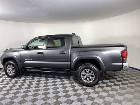 Used 2018 Toyota Tacoma SR5 AWD/4WD image 5