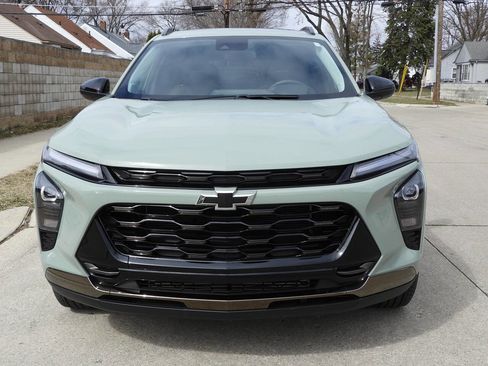 Used 2025 Chevrolet Trax ACTIV w/ Sunroof Package image 4