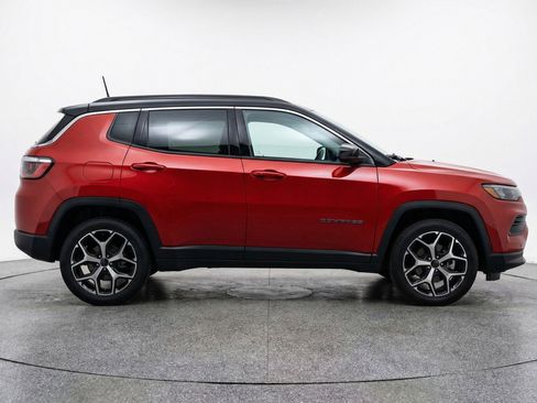 Used 2025 Jeep Compass Limited image 11