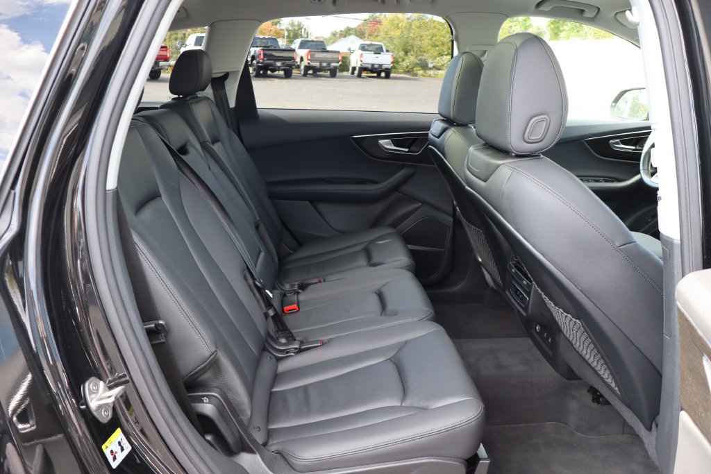 Used 2024 Audi Q7 3.0T Premium Plus AWD/4WD image 32