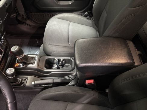 Used 2022 Jeep Gladiator Sport image 21