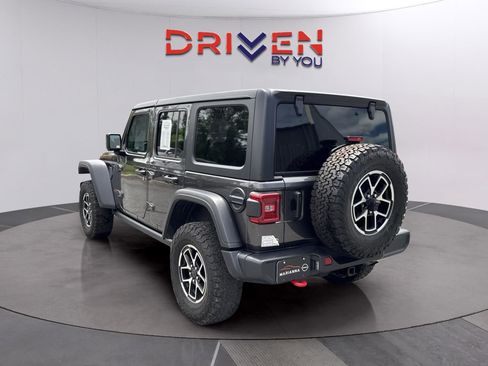 Used 2025 Jeep Wrangler Unlimited Rubicon AWD/4WD image 3