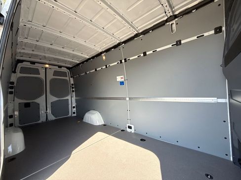 Used 2025 Mercedes-Benz Sprinter 2500 image 27