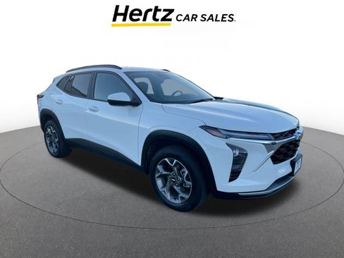 Used 2025 Chevrolet Trax LT image 1