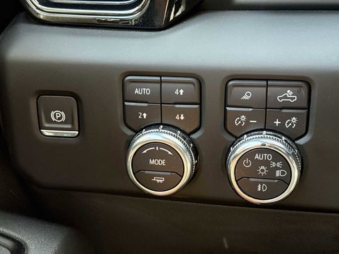 Used 2024 GMC Sierra 1500 AT4 w/ Technology Package AWD/4WD image 36