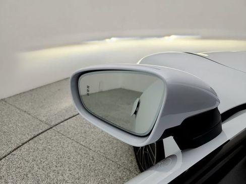 Used 2022 Porsche Taycan RWD image 20