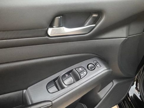 Used 2025 Nissan Altima 2.5 SV FWD image 5