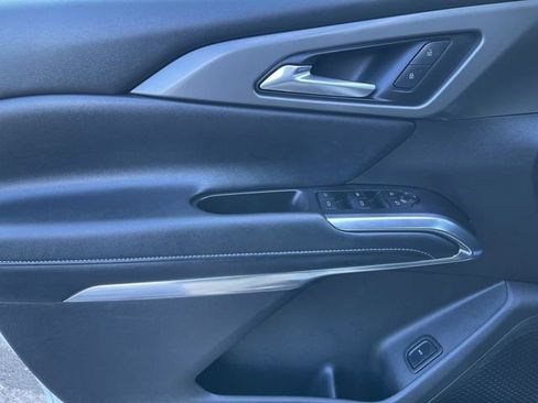 Used 2025 Chevrolet Traverse LT image 23