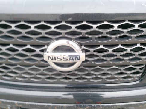 Used 2018 Nissan Titan SL w/ Midnight Edition image 10