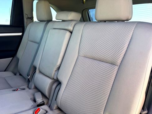 Used 2019 Toyota Highlander LE image 17