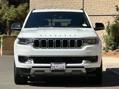 Used 2024 Jeep Wagoneer L Series II w/ Flexible Seating Group AWD/4WD image 8