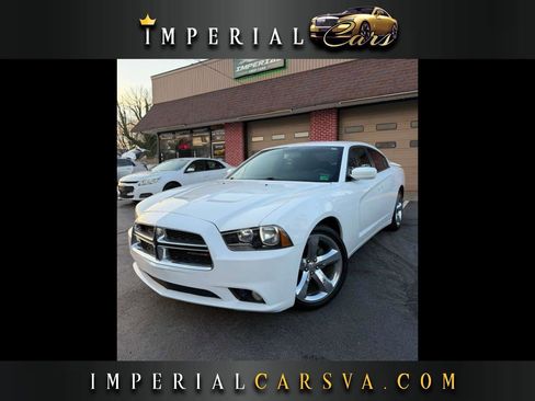 Used 2014 Dodge Charger SXT image 1