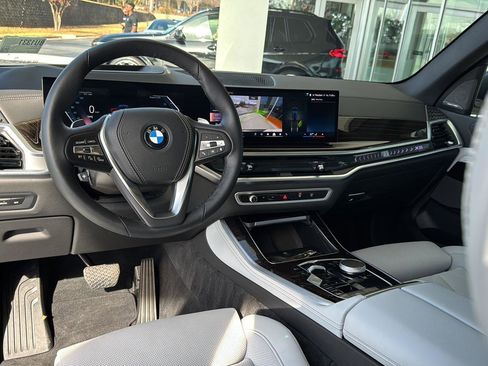 Used 2025 BMW X5 xDrive40i w/ Premium Package image 16