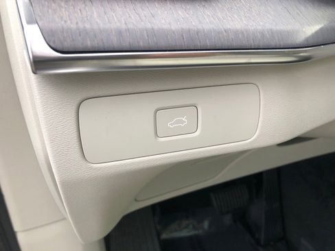 New 2026 Volvo XC90 B6 Ultra w/ Protection Package image 13