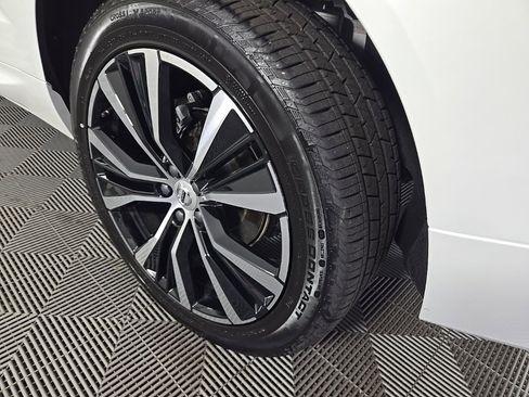 New 2025 Volvo XC60 B5 Plus w/ Protection Package Premier image 15