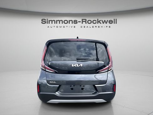 Used 2025 Kia Soul LX w/ LX Technology Package FWD image 3