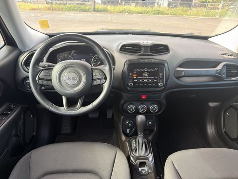 Used 2017 Jeep Renegade Altitude AWD/4WD image 17