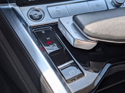 Used 2023 Audi e-tron Premium Plus w/ Premium Plus Package AWD/4WD image 24