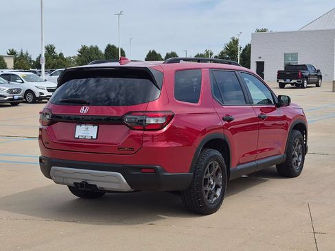 Used 2024 Honda Pilot TrailSport image 6