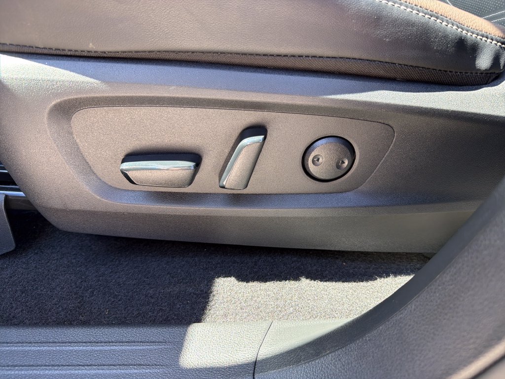 Used 2024 Nissan Pathfinder Platinum FWD image 16