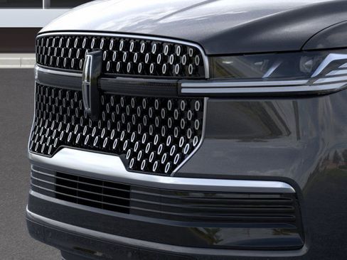 New 2026 Lincoln Navigator Premiere image 17