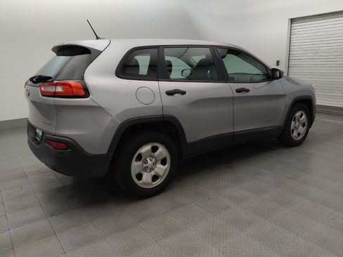 Used 2017 Jeep Cherokee Sport FWD image 10
